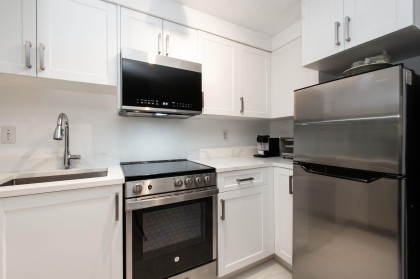 Photo 9 at 118 - 1363 Clyde Avenue, Ambleside, West Vancouver