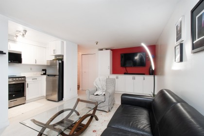 Photo 4 at 118 - 1363 Clyde Avenue, Ambleside, West Vancouver