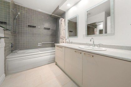 Photo 27 at 101 - 2408 Haywood Avenue, Dundarave, West Vancouver