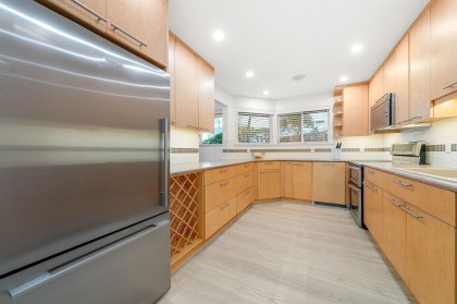 Photo 16 at 101 - 2408 Haywood Avenue, Dundarave, West Vancouver