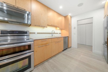 Photo 18 at 101 - 2408 Haywood Avenue, Dundarave, West Vancouver