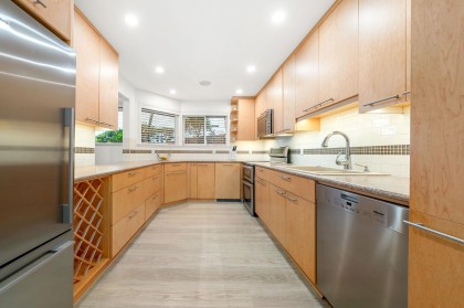 Photo 15 at 101 - 2408 Haywood Avenue, Dundarave, West Vancouver