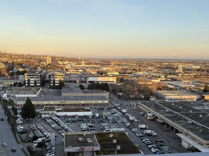 Photo 11 at 2005 - 8131 Nunavut Lane, Marpole, Vancouver West