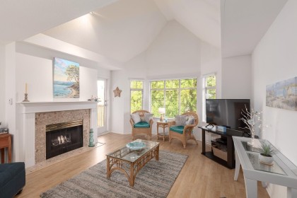 Photo 2 at 504 - 2059 Chesterfield Avenue, Central Lonsdale, North Vancouver