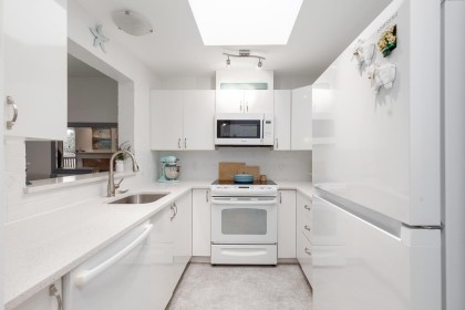 Photo 9 at 504 - 2059 Chesterfield Avenue, Central Lonsdale, North Vancouver
