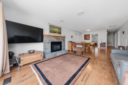 Photo 4 at 1911 Deep Cove Road, Deep Cove, North Vancouver