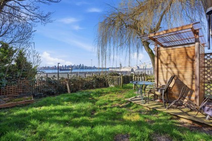 Photo 2 at B - 403 Alder Street, Lower Lonsdale, North Vancouver