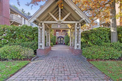 Photo 17 at 205 - 843 22nd Street, Dundarave, West Vancouver