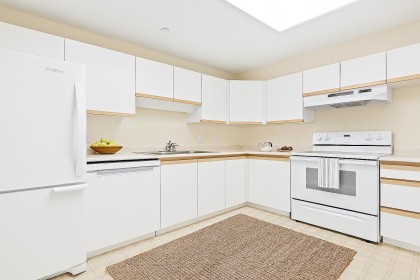 Photo 8 at 205 - 843 22nd Street, Dundarave, West Vancouver