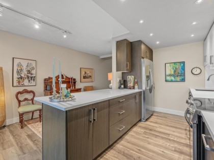 Photo 13 at 521 - 666 Leg In Boot Square, False Creek, Vancouver West