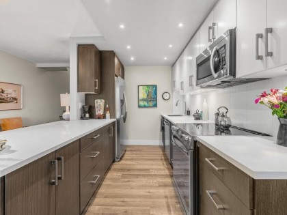 Photo 12 at 521 - 666 Leg In Boot Square, False Creek, Vancouver West