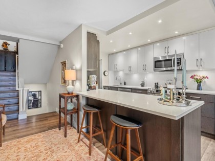 Photo 10 at 521 - 666 Leg In Boot Square, False Creek, Vancouver West