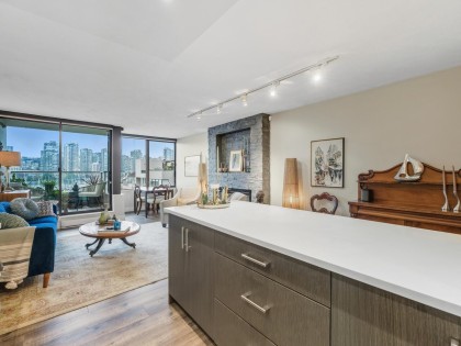 Photo 14 at 521 - 666 Leg In Boot Square, False Creek, Vancouver West