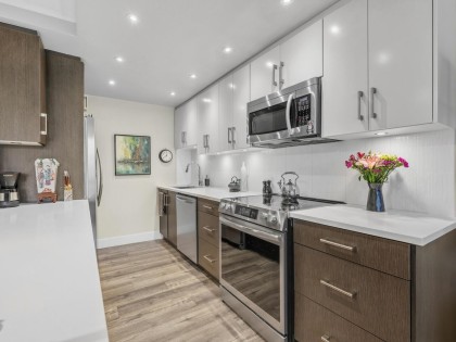 Photo 11 at 521 - 666 Leg In Boot Square, False Creek, Vancouver West