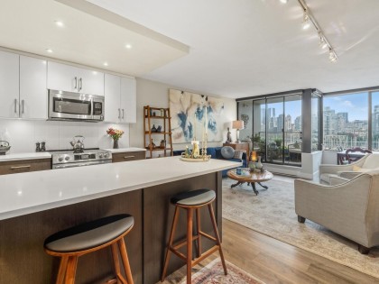 Photo 4 at 521 - 666 Leg In Boot Square, False Creek, Vancouver West