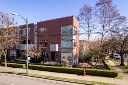 Photo 2 at 999 W 20th Avenue, Cambie, Vancouver West