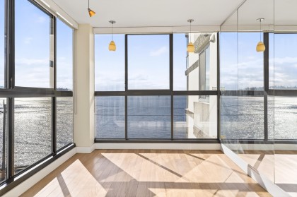 Photo 2 at 203 - 2090 Argyle Avenue, Dundarave, West Vancouver