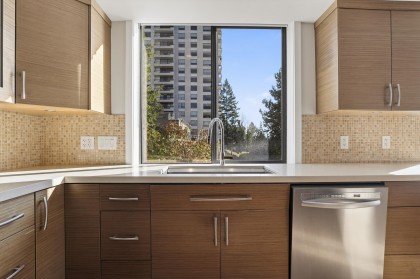 Photo 16 at 203 - 2090 Argyle Avenue, Dundarave, West Vancouver