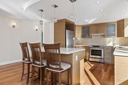 Photo 12 at 203 - 2090 Argyle Avenue, Dundarave, West Vancouver