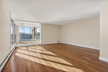 Photo 10 at 203 - 2090 Argyle Avenue, Dundarave, West Vancouver