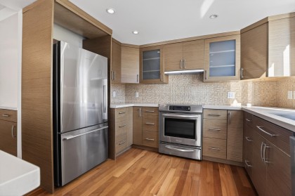 Photo 14 at 203 - 2090 Argyle Avenue, Dundarave, West Vancouver