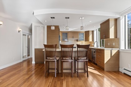 Photo 11 at 203 - 2090 Argyle Avenue, Dundarave, West Vancouver