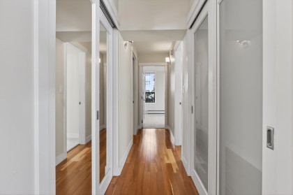 Photo 19 at 203 - 2090 Argyle Avenue, Dundarave, West Vancouver