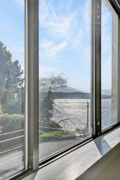 Photo 25 at 203 - 2090 Argyle Avenue, Dundarave, West Vancouver