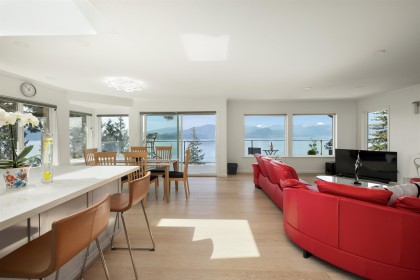 Photo 1 at 250 Kelvin Grove Way, Lions Bay, West Vancouver