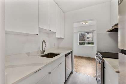 Photo 6 at 305 - 2025 W 2nd Avenue, Kitsilano, Vancouver West