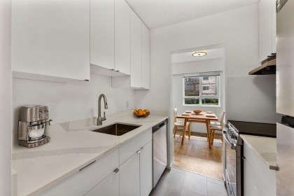 Photo 3 at 305 - 2025 W 2nd Avenue, Kitsilano, Vancouver West