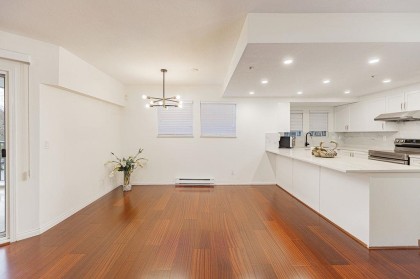 Photo 8 at 6 - 6262 Ash Street, Oakridge VW, Vancouver West