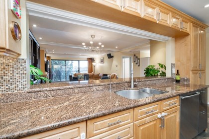 Photo 8 at 304 - 1233 Beach Avenue, West End VW, Vancouver West