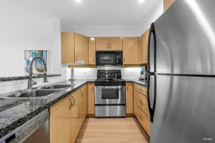 Photo 4 at 207 - 305 Lonsdale Avenue, Lower Lonsdale, North Vancouver