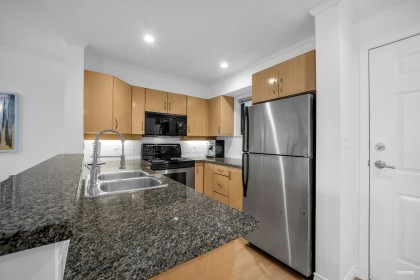 Photo 8 at 207 - 305 Lonsdale Avenue, Lower Lonsdale, North Vancouver