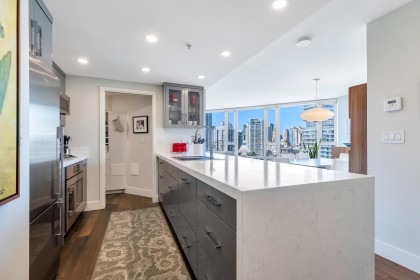 Photo 2 at 2007 - 918 Cooperage Way, Yaletown, Vancouver West