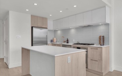 Photo 3 at 405 - 680 Seylynn Crescent, Lynnmour, North Vancouver