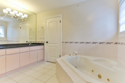 Photo 11 at 2868 W 36th Avenue, MacKenzie Heights, Vancouver West