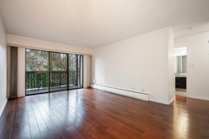 Photo 7 at 208 - 211 W 3rd Street, Lower Lonsdale, North Vancouver