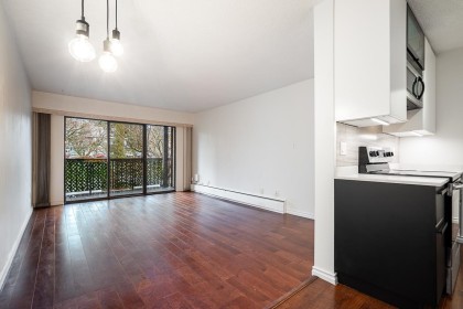 Photo 11 at 208 - 211 W 3rd Street, Lower Lonsdale, North Vancouver