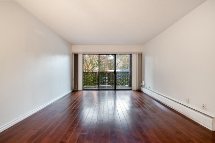 Photo 8 at 208 - 211 W 3rd Street, Lower Lonsdale, North Vancouver
