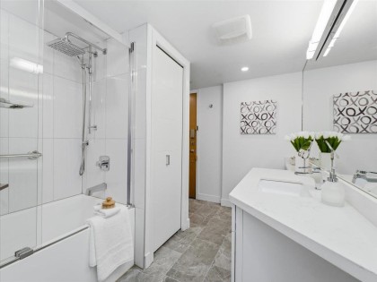 Photo 23 at 209 - 168 Chadwick Court, Lower Lonsdale, North Vancouver