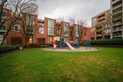 Photo 16 at 302 - 518 W 14th Avenue, Fairview VW, Vancouver West