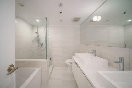 Photo 9 at 302 - 518 W 14th Avenue, Fairview VW, Vancouver West