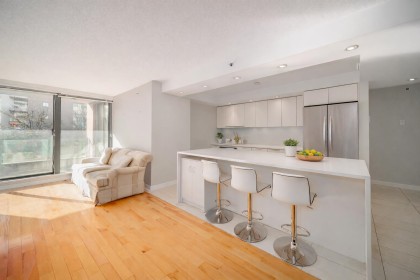 Photo 4 at 302 - 518 W 14th Avenue, Fairview VW, Vancouver West