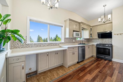 Photo 13 at 520 Ballantree Place, Glenmore, West Vancouver