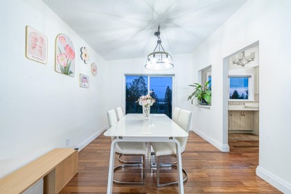 Photo 5 at 520 Ballantree Place, Glenmore, West Vancouver