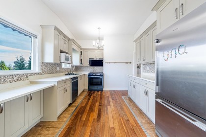 Photo 14 at 520 Ballantree Place, Glenmore, West Vancouver