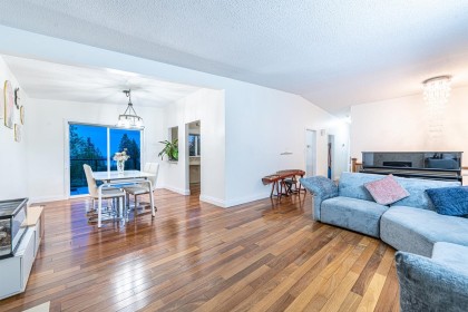 Photo 4 at 520 Ballantree Place, Glenmore, West Vancouver