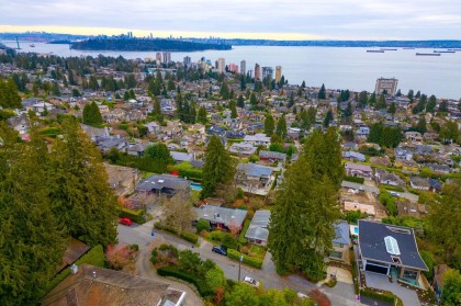 Photo 8 at 2338 Ottawa Avenue, Dundarave, West Vancouver